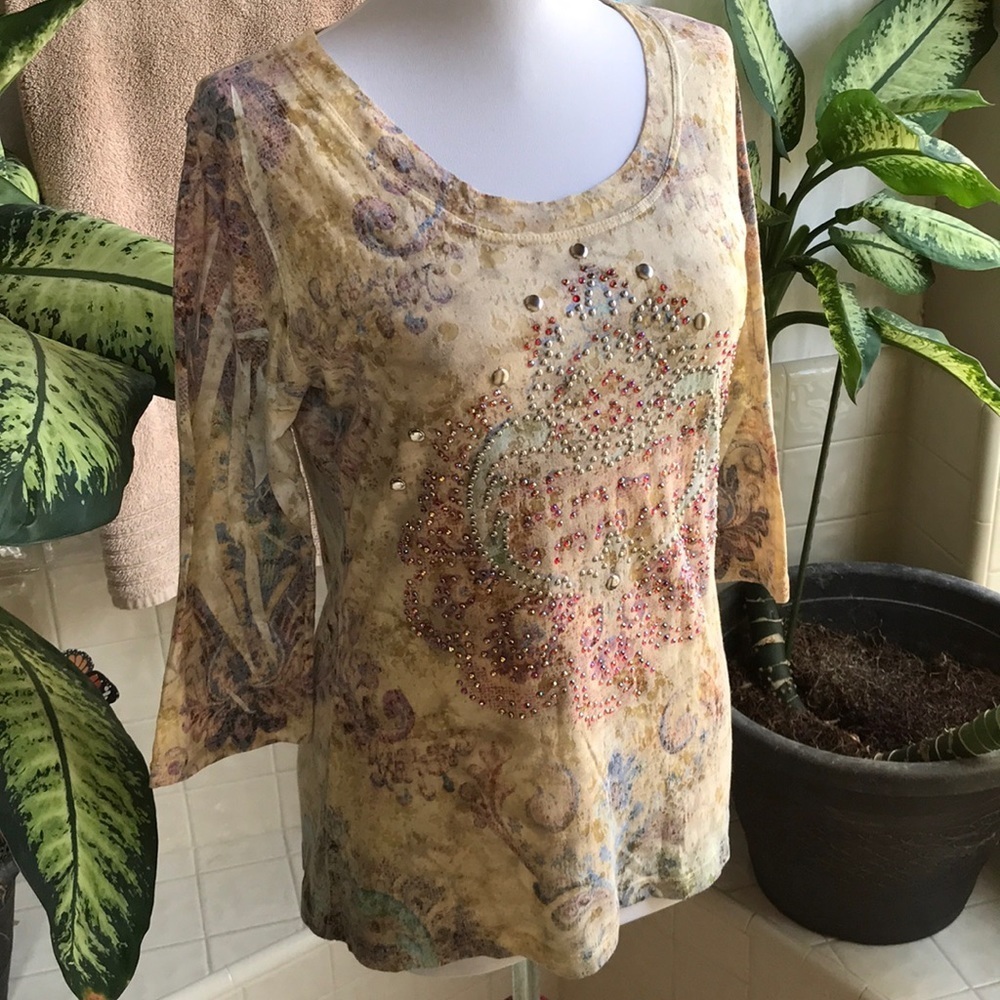 Dressbarn round neck top with front bling